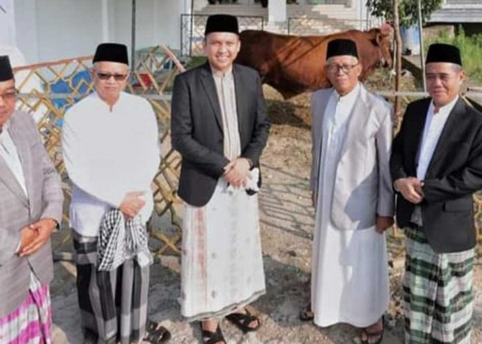 Kurban 17 Sapi, Bupati Panca dan Wabup Ardani Salat Ied di Masjid Agung An-Nur 