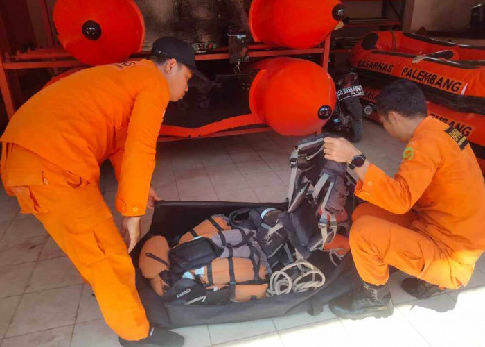 ABG Kapal Trawl Tenggelam, Basarnas Palembang Kirimkan Tim Rescuer