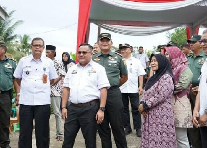 Sekda H Trisko Defriyansa Hadiri Peresmian Pembangunan MCK Umum dan Rehab Rumah Tidak Layak Huni 