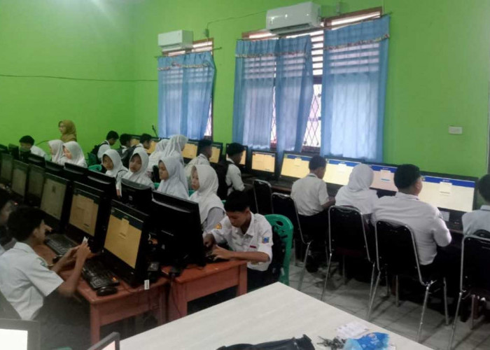 Persiapan Masuk SMA Favorit, Ratusan Siswa SMPN 3 Lahat Fokus Taklukkan Ujian TKA Online