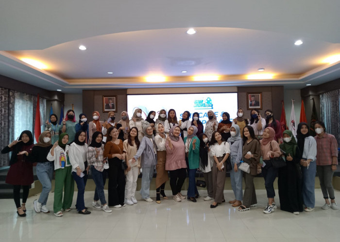 Menuju London Fashion Week 2022, Wardah Gelar Beauty Moves Youth Campus Roadshow UIGM Palembang