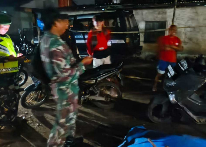 Nggak Kasih Celah Kejahatan Masuk Kampung, Anggota Koramil Jarai dan Warga Gelar Patroli Satkamling Ketat