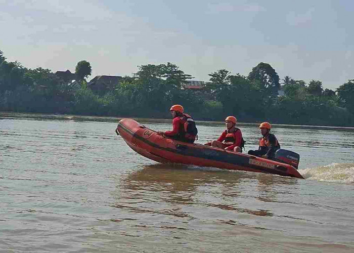 Pemuda Asal Ogan Ilir Tenggelam Saat Menyeberangi Sungai, Tim SAR Masih Lakukan Pencarian