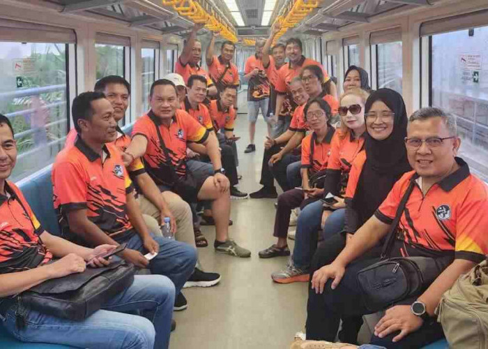 ASYIK! Balik ke Palembang, Alumni TP 90 Unsri Jajal LRT