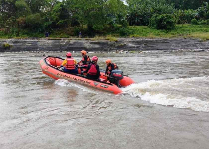 Bocah SD Tenggelam saat Mandi, Tim Rescue Sisir Sungai Lematang Lahat