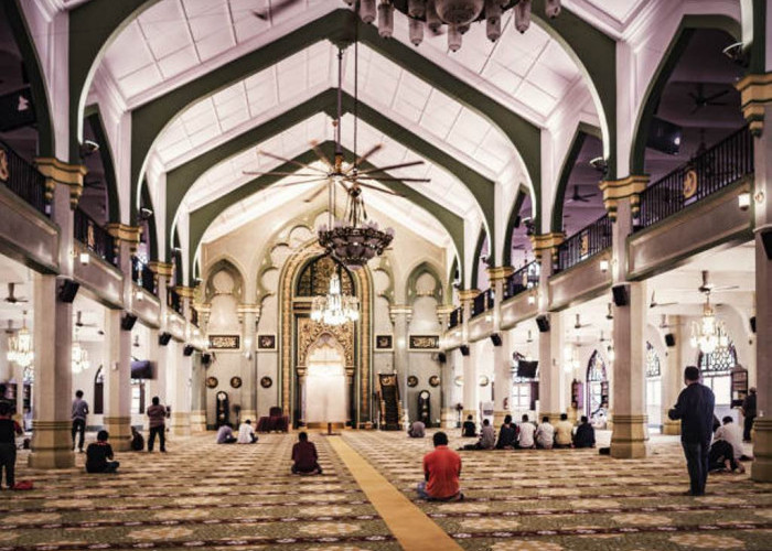 8 Adab Muslim Ketika di Dalam Masjid Agar Mendatangkan Rahmat dan Keberkahan