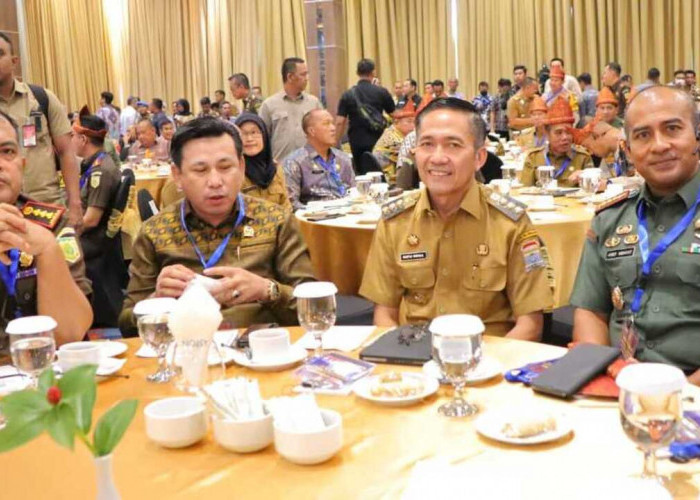 33 Ribu Lebih Anggota KPPS Palembang Dilantik, Ratu Dewa: Jaga Amanah dan Junjung Persaudaraan