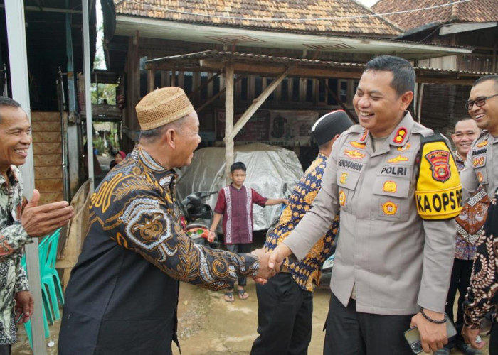 Silaturahmi ke Desa Rambai, Kapolres OKI Lakukan Beberapa Hal Ini