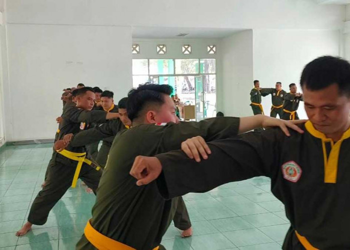 Dipimpin Langsung Tim Jasdam II Sriwijaya, Begini Keseruan Ujian Kenaikan Sabuk Silat Militer di Gedung Juang 