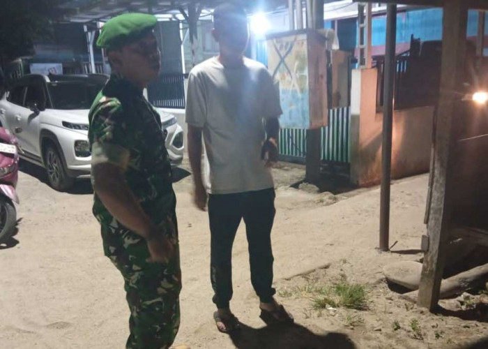 Cegah Asap Pekat Karhutla Musim Kemarau: Intip Aksi Gercep Babinsa Koramil Tanjung Sakti Patroli Bareng Warga 