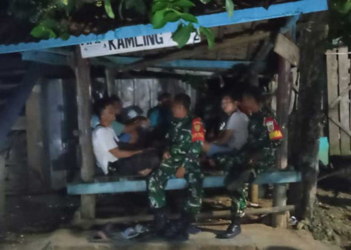 Sambangi Pos Satkamling Dini Hari, Aksi Sigap Babinsa dan Bhabinkamtibmas di Lahat Ini Banjir Pujian