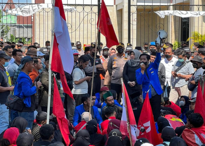 Aksi Unjuk Rasa Penolakan Kenaikan BBM di Jawa Timur Berjalan Aman dan Kondusif