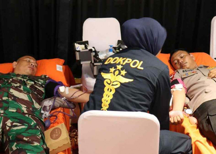 Peduli Kesehatan Masyarakat di HUT Bhayangkara ke 78, Polda Sumsel Gelar Bhakti Kesehatan Donor Darah