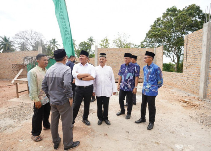 Bupati Enos Dampingi Gubernur Tinjau Pembangunan Masjid Baiturrahmah 2 OKUT