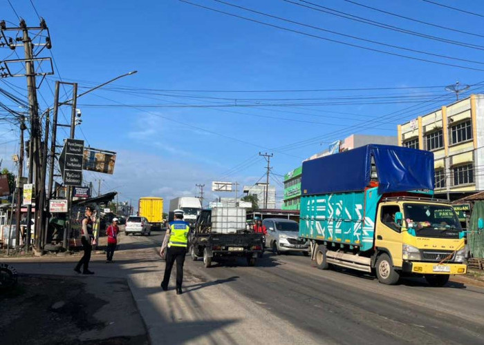 Pawas Ops Lilin Musi Turun Langsung Urai Macet, Jalintim Palembang–Betung Sempat Antre 3 Km