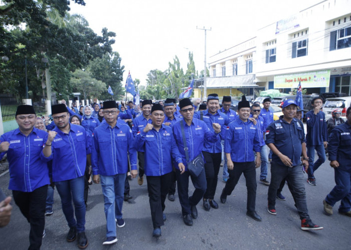Serahkan Berkas Bacaleg ke KPU, Ratusan Kader Partai Demokrat Prabumulih Ikut Mengawal