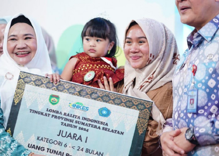 Melza Elen Setiadi Berikan Penghargaan Anugerah kepada Pemenang Lomba Balita Indonesia Provinsi Sumsel 