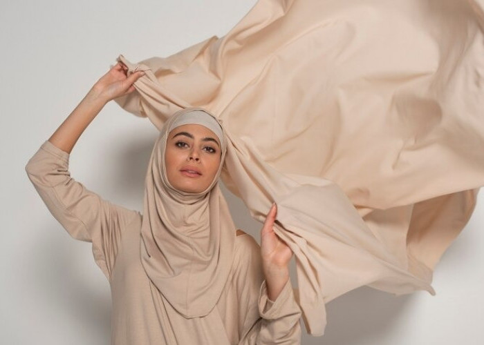 Catat! 7 Warna Hijab Ini Bisa Bikin Kulit Jadi Lebih Cerah, Tampil Menawan di Hari Lebaran