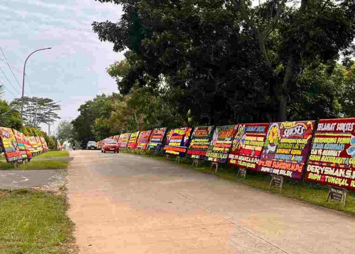 Tak Terduga! Ratusan Guru Kirim Papan Bunga ke Kejari Banyuasin Usai Isu Mencuat