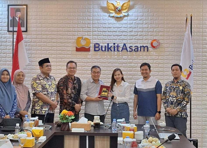 PTBA Raih Predikat Badan Publik Informatif 2025