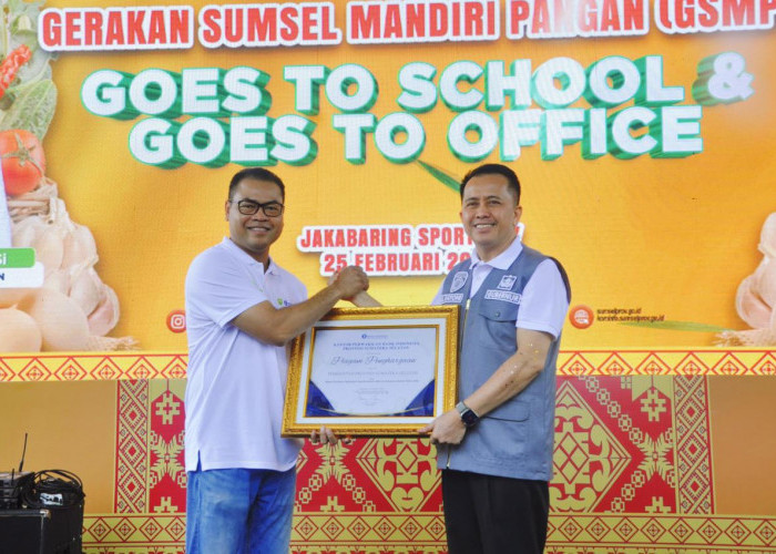 Kampanyekan GSMP, BI Sumsel Bagikan Bantuan 5.000 Bibit Cabai untuk Sekolah di Sumatera Selatan