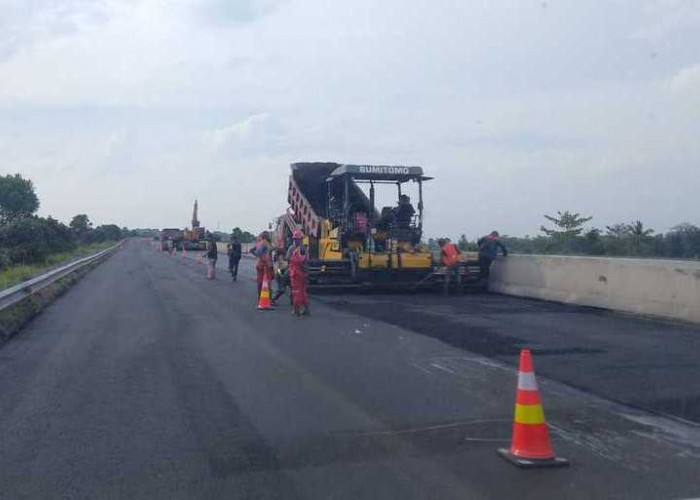 Jelang Lebaran 1444 H, HK Perbaiki Jalan Tol Palembang-Kayuagung-Lampung yang Bergelombang 