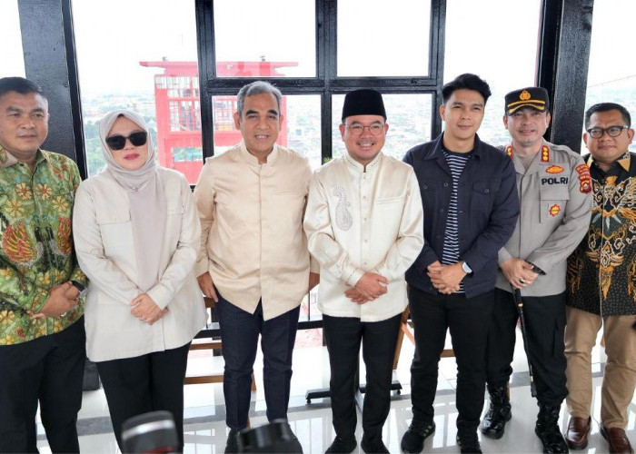 Wawako Palembang Dampingi Ketua MPR RI Naik Tower Jembatan Ampera, Ini Komentar Ahmad Muzani