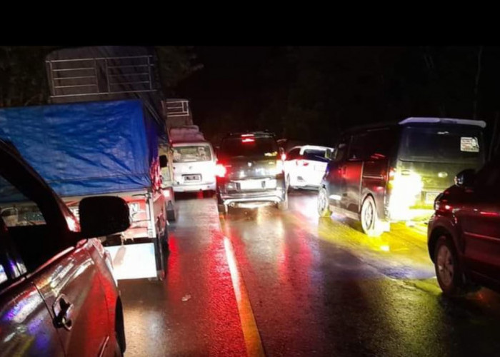 Kemacetan Parah di Jalur Palembang – Betung, Masyarakat Sebut Ini Salah Satu Penyebabnya