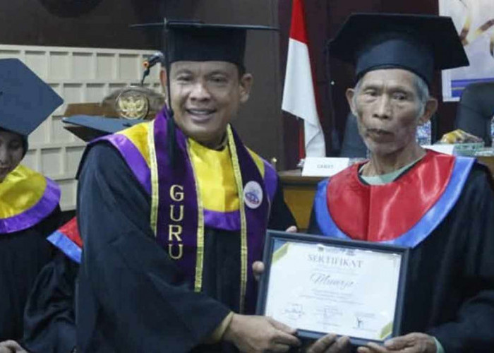 Wisuda Lansia di Empat Lawang, Ini Harapan Pj Bupati Fauzan Khoiri Denin