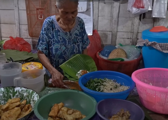 Sego Pecel Mbah Tin di Blora Hanya Rp4.000, Pembelinya Antre, Dua Jam Langsung Ludes! 