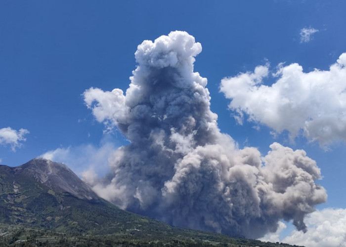 Gunung Merapi Erupsi, Area Bahaya 7 Km dari Puncak 