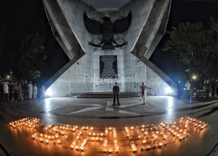 Mengenang kisah Heroic Para Pejuang  P5H5M  Puluhan Komunitas Pecinta Sejarah nyalakan 1000 Lilin menerangi MONPERA