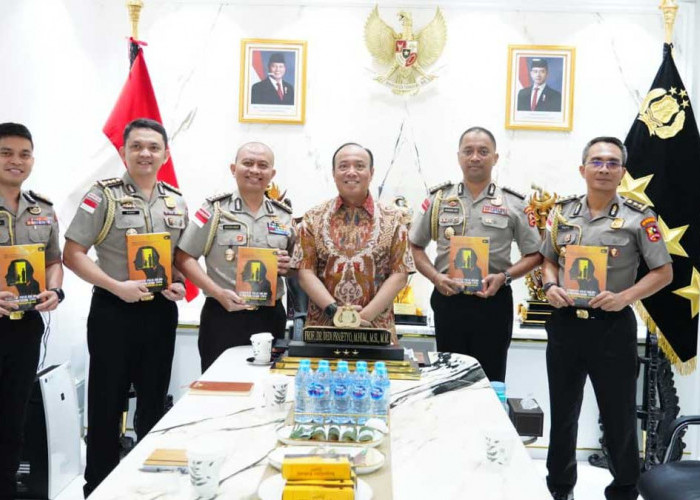 Siap Tugas di Luar Negeri, 5 Perwira Polri Terima Pesan Rahasia Wakapolri Lewat Buku Strategis