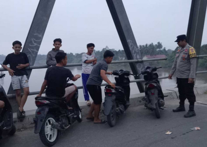 Ini Pesan Khusus Personel Polsek Rantau Alai Saat Sambangi Tongkrongan Pemuda