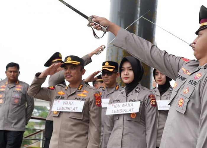 Megah! Prosesi Pedang Pora Warnai Gladi Bersih Sertijab Kapolda Sumsel di Mapolda