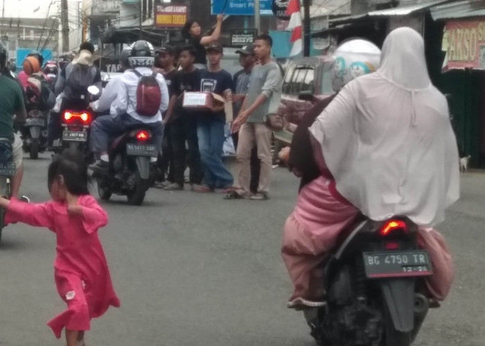 Peminta Sumbangan Agustusan Marak di Jalan Raya