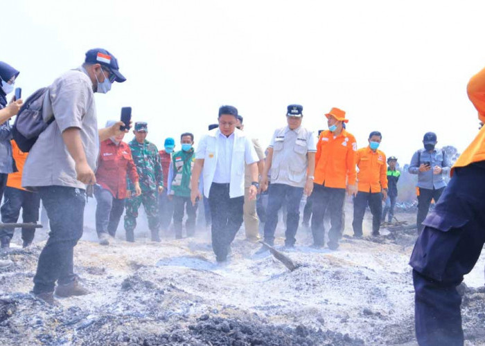 Tinjau Langsung Karhutla: Gubernur Herman Deru Ungkap Peran Krusial Satgas Garis Depan Atasi Titik Api