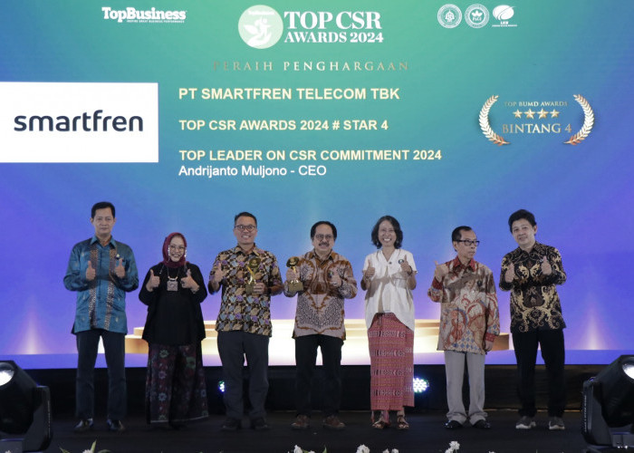 Fokus Berdayakan Digital Berbasis Komunitas, Smartfren Sabet Penghargaan TOP CSR Awards 2024