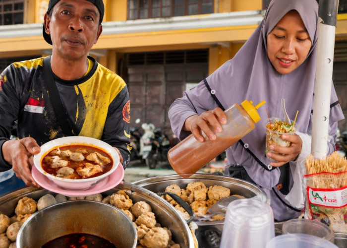 Viral di Palembang! 3 Cilok Kuah Kaki Lima Rasa Bintang Lima, Ada yang Pakai Kari