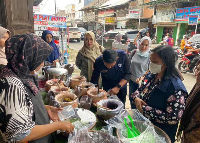 Dinkes OKI - BBPOM Periksa Jajanan Takjil di Kayuagung, Ini Hasilnya