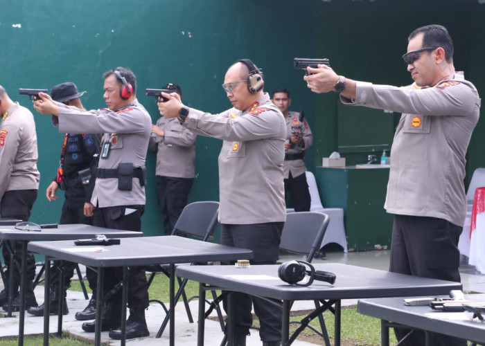 Kapolda Bersama Wakapolda Sumsel Kompak Latihan Menembak