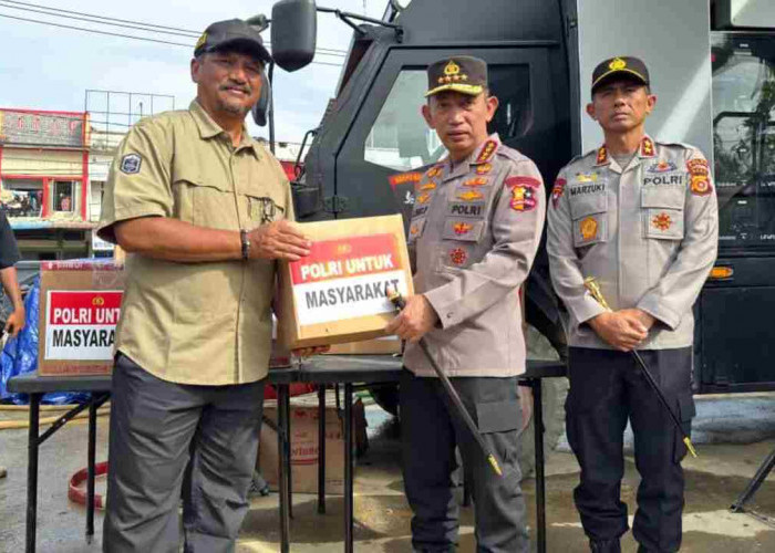 Kapolri Tinjau Posko Pengungsian di Aceh Tamiang, Salurkan Bantuan ke Korban Bencana