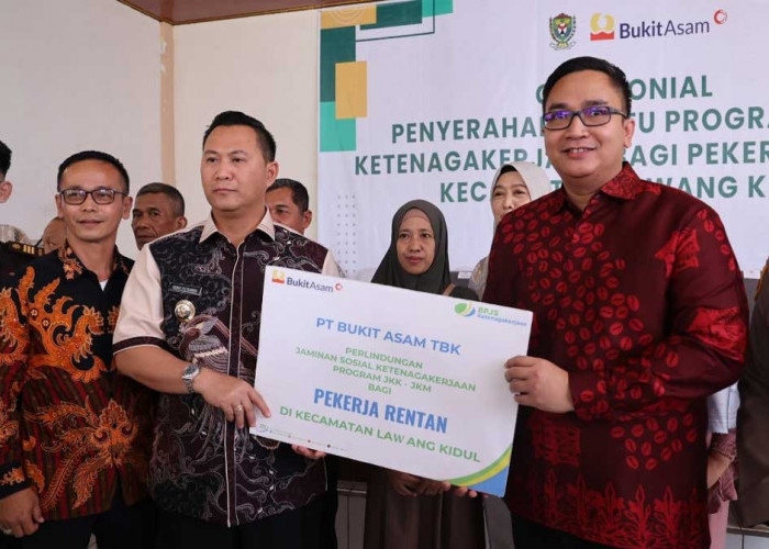 PT Bukit Asam Beri Perlindungan Ketenagakerjaan untuk 500 Pekerja Rentan di Muara Enim