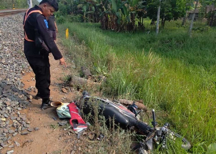 Nekat Melintas Saat Kereta Mendekat, Pengendara Supra Tewas Tertabrak KA Babaranjang di Martapura