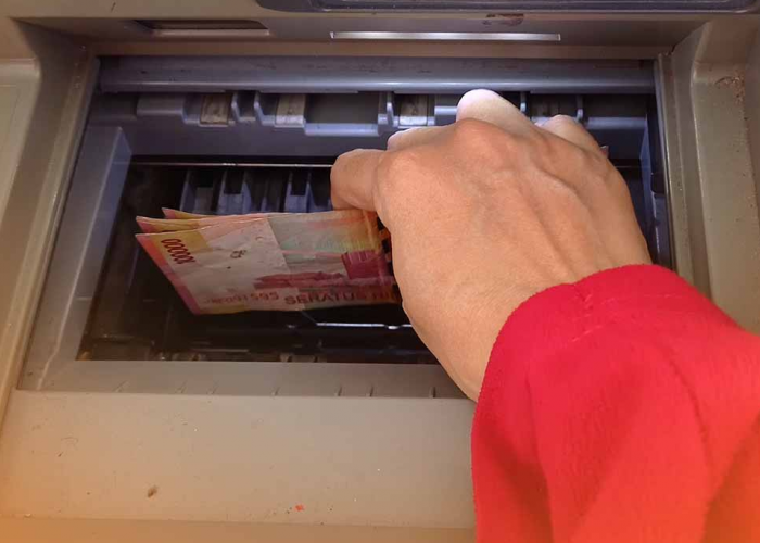Penerima PIP Kemdikbud 2023 Cek ATM, Ada Bantuan Rp1 Juta Untukmu