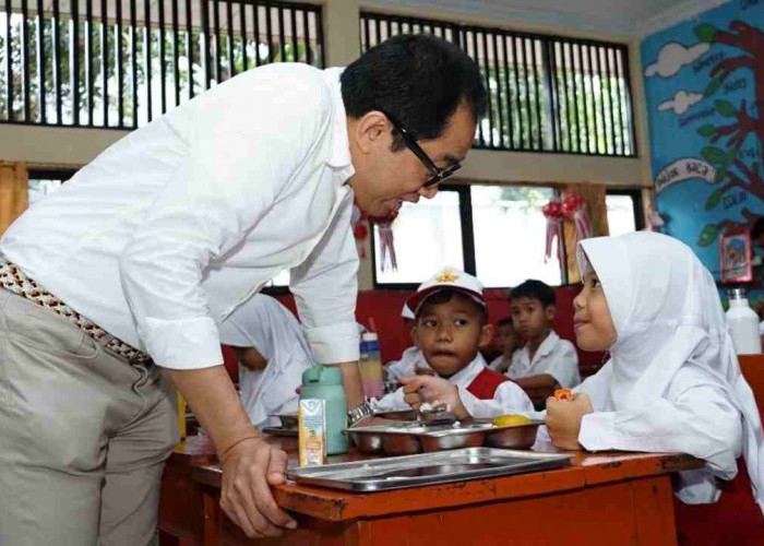 Tinjau Pelaksanaan Makan Bergizi Gratis, Wamenperin: Dongkrak Industri Kecil Menengah