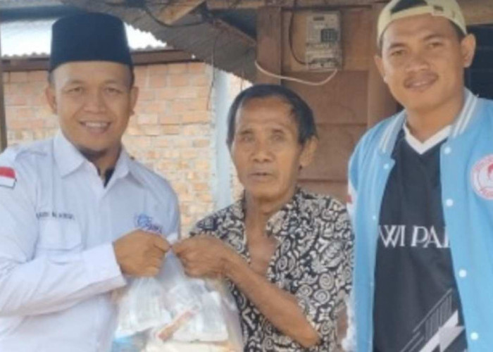 Jumat Berkah, Warga Kurang Mampu di PALI Dapat Bantuan Sembako