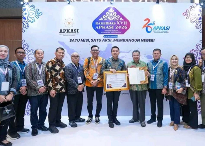 Terbaik di Regional VII! Bupati Panca Wijaya Akbar Terima Penghargaan Manajemen Talenta dari BKN RI