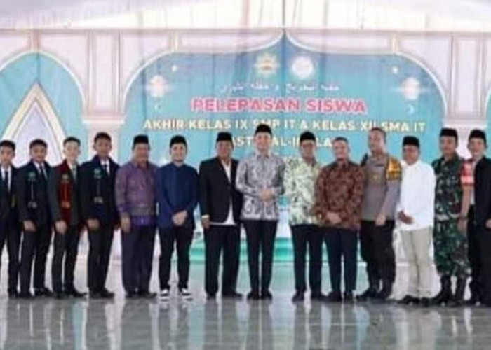 Meriah! Pelepasan Siswa dan Wisuda Akbar Rumah Tahfidz Al-Ikhlas di Hadiri Bupati Ogan Ilir