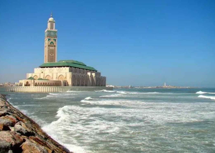 Masjid Ini Landmark Terkenal Casablanca, Miliki View Terindah di Dunia, Menaranya Spektakuler!